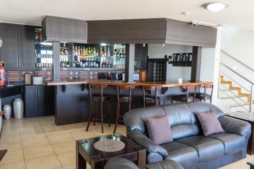 Hostal Bar-t-nique Guest House