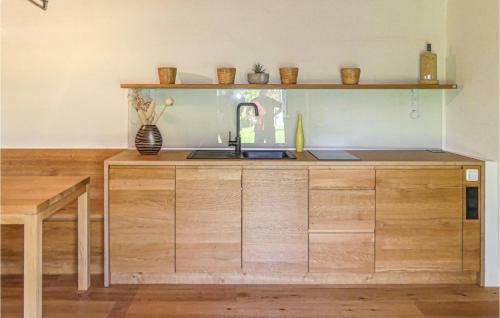 Awesome Home In Deutsch Sch�tzen W/ 2 Bedrooms