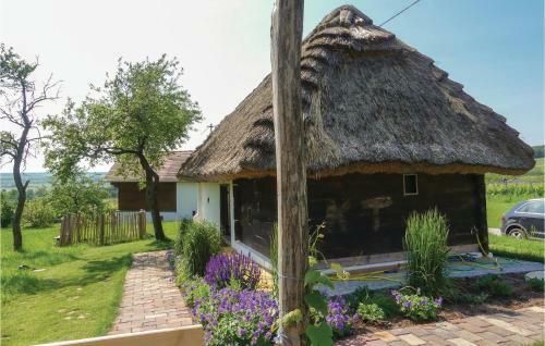 Awesome Home In Deutsch Sch�tzen W/ 2 Bedrooms