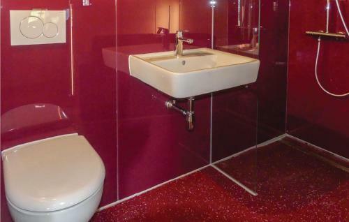 Awesome Home In Deutsch Sch�tzen W/ 2 Bedrooms