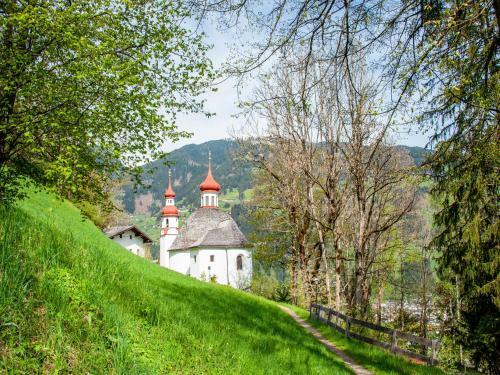 Attractive Apartment In Hainzenberg With Ski Storage