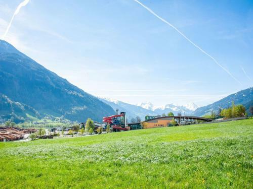 Attractive Apartment In Hainzenberg With Ski Storage