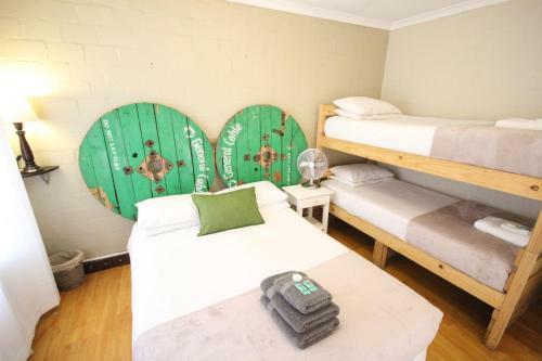 Saltycrax Backpackers And Surf Hostel