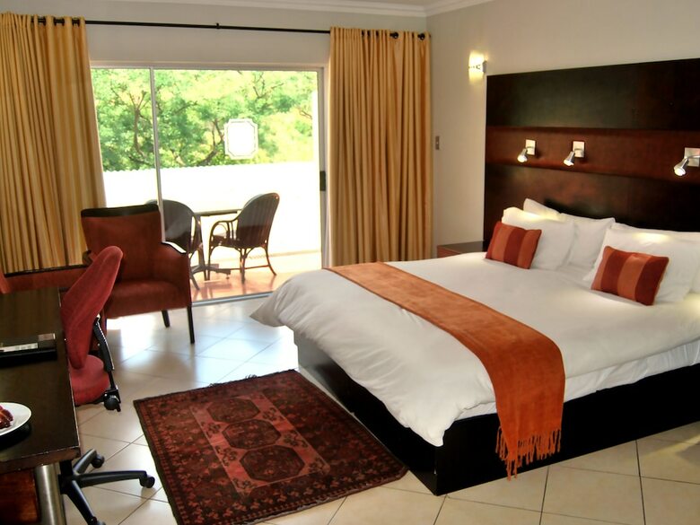 Safari Lodge Hotel & Convention Centre