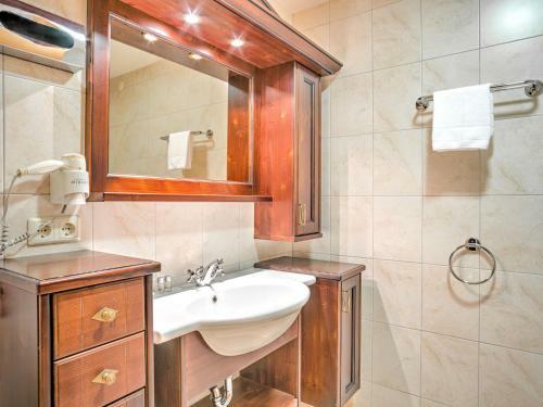 Beautiful Apartment In Zwieselstein With Balcony