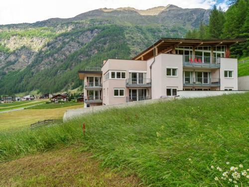 Valley-view Apartment In Zwieselstein With Ski-storage