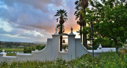 Hostal Val Du Charron Guest House & Wine Estate