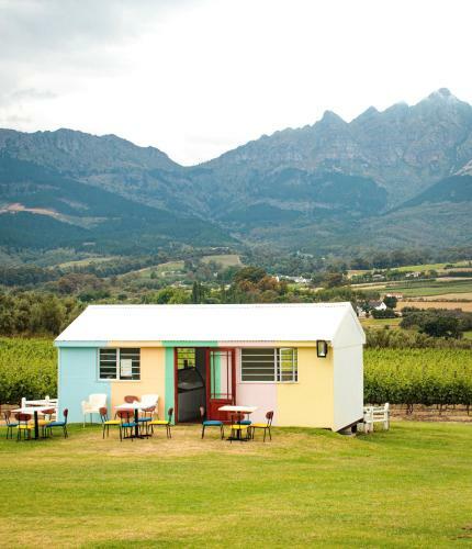 Hostal Val Du Charron Guest House & Wine Estate