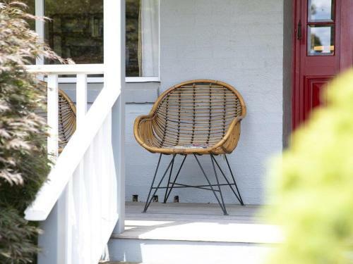 Hillview Cottage - Classic Country Comfort And Charm