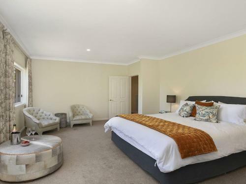 Hillview Cottage - Classic Country Comfort And Charm