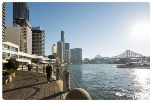 Apartamento Story Bridge/river Views* Pool*gym*netflix*carpark