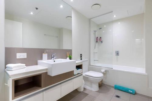Sk2 - Charming Skyline Cbd W River Views 3 Br Private Apartment