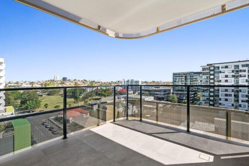 Resort-style Apartment With Balcony, Pool And Gym