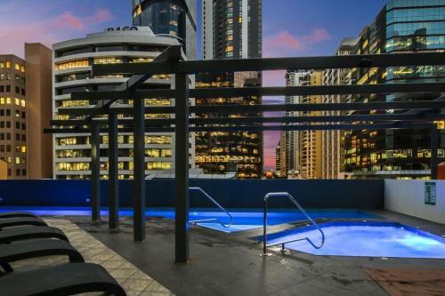 Amazing Brisbane Cbd 2 Bedroom Apartment With River Views