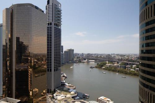 Amazing Brisbane Cbd 2 Bedroom Apartment With River Views