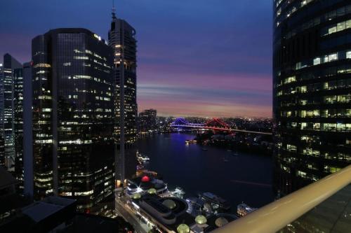 Amazing Brisbane Cbd 2 Bedroom Apartment With River Views