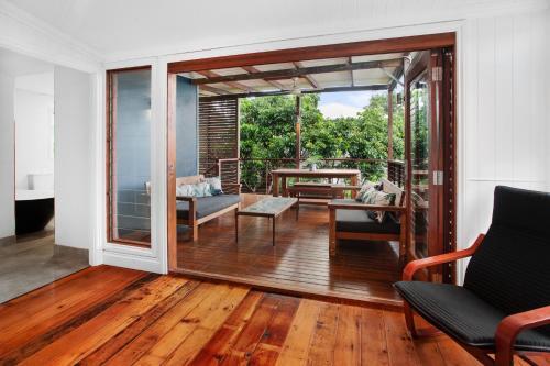 Apartamento Beautiful Family Home With Deck, Yard And Parking