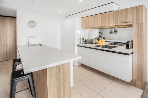 Apartamento Slick 2-bed Valley Pad With Balcony And Rooftop Pool