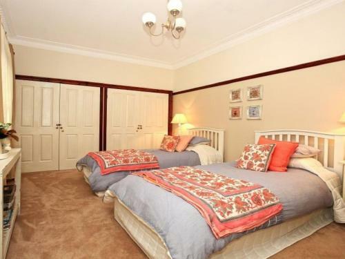 Sarnia - Period Home In Garden Oasis With Pool