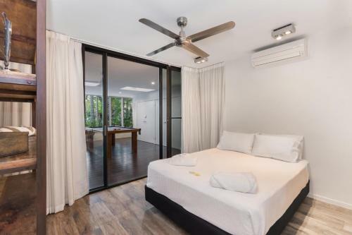 Luxury Pool Side Apartment In Beachfront Resort