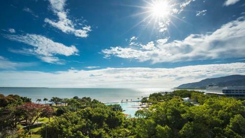 Oaks Cairns Hotel