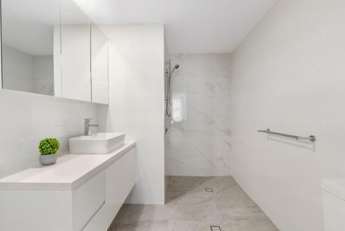 Apartamento Stunning 3-bed Unit With Parking And Pool Near Beach