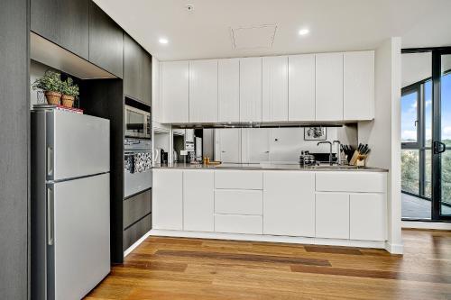 Executive City-centre Apartment With Parking