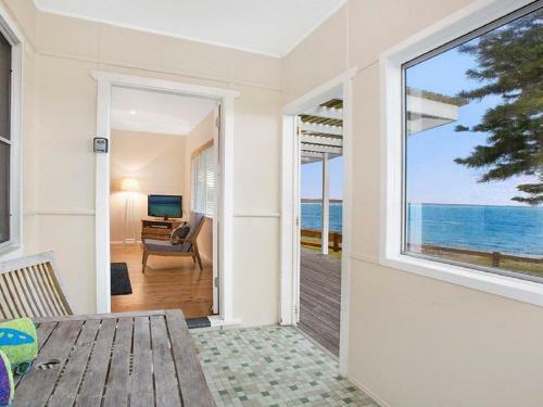 Ocean Blue Apartment One - Oceanfront Apartment