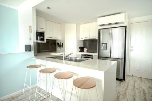 Coolum Beach 3 Level Townhouse Private Rooftop Terrace Spa Overlooking Mount Coolum