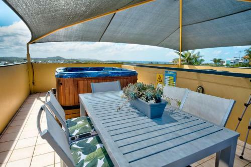 Coolum Beach 3 Level Townhouse Private Rooftop Terrace Spa Overlooking Mount Coolum