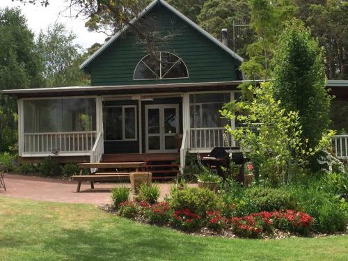 Hillview Chalet