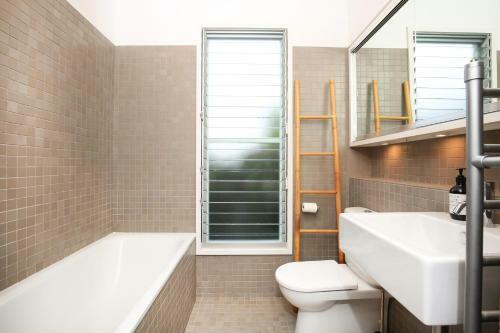 Ayana Beach House - Pet Friendly - Opposite Beach