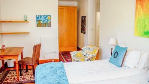 Hostal 4living Guesthouse