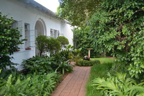 Hostal 4living Guesthouse