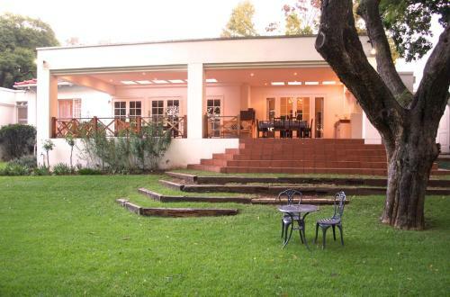 Hostal 4living Guesthouse