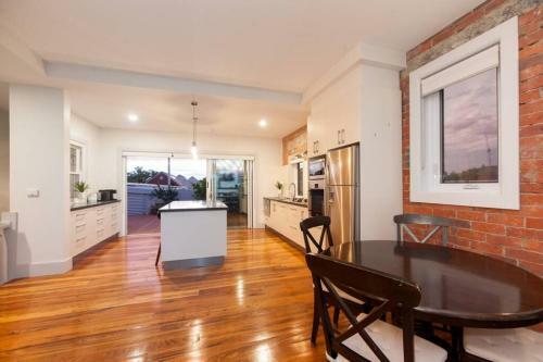 The Bank Apartment - Echuca Holiday Homes