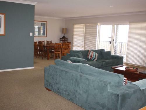 Tokelau 2 - Tuncurry Townhouse