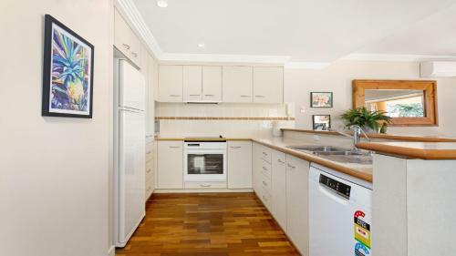 Whitesands 301 - Main Beach Location