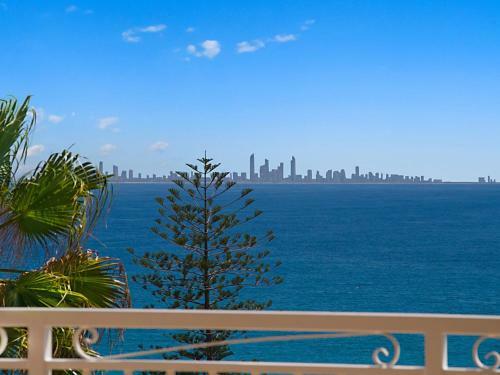 Orion Unit 7 - Luxury Apartment Overlooking Snapper Rocks