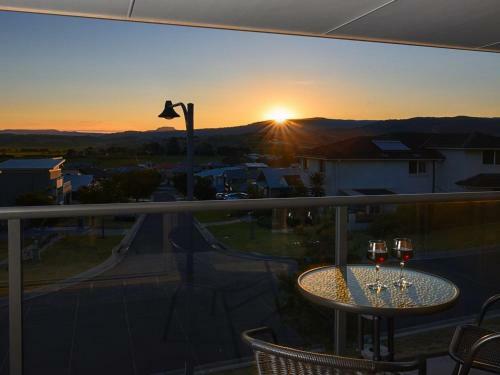 Sunset Over Neptune - Pet Friendly, 5 Min To Beach