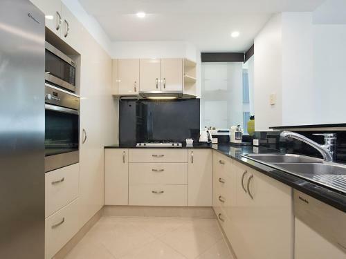Solaya Unit 6 - Absolute Beachfront Apartment In Tugun, Gold Coast