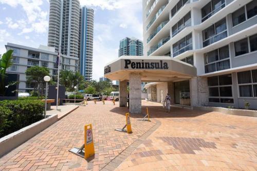 Resort Style Beach Apartment - Surfers Paradise