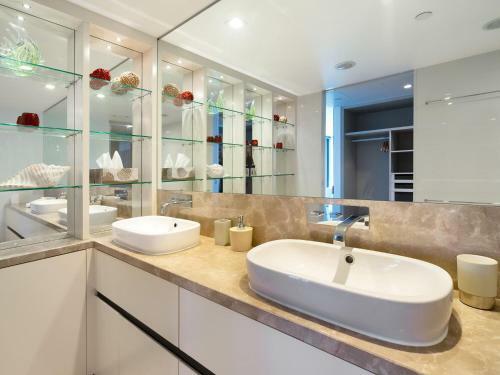 Luxury For The Soul 2 Bedroom Beachfront Apartment