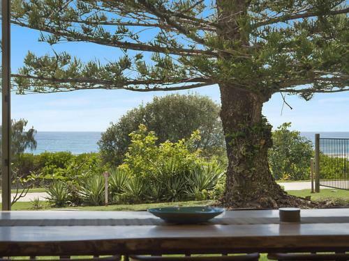 Abode On Bilinga - Absolute Beachfront Holiday Home Walk Over The Sand Dunes To The Ocean
