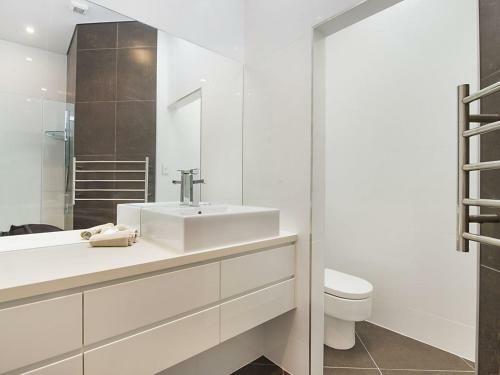Abode On Bilinga - Absolute Beachfront Holiday Home Walk Over The Sand Dunes To The Ocean