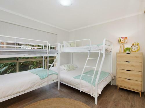 Tahnee Court Unit 3 - Absolute Beachfront Apartment