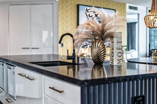 Serviced Apartments By Gclr At Q1