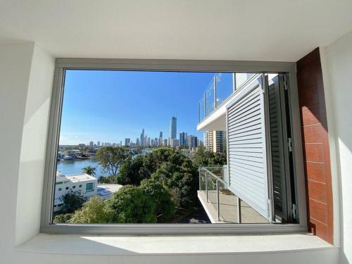 Stunning Waterfront 3bed Modern Apartment