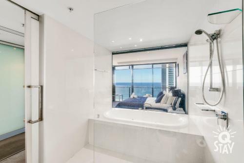 Apartamento Circle On Cavill ? 1 Bedroom + Study Ocean - 7 Night Special!