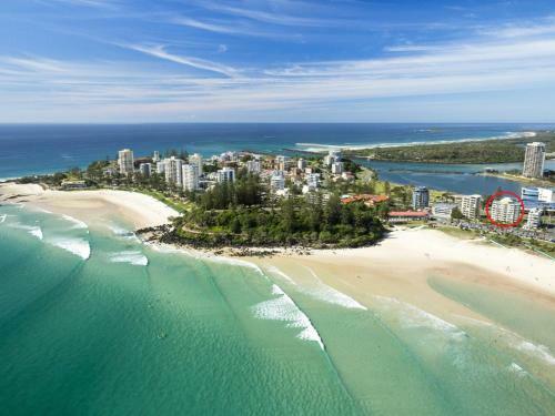 Kooringal Unit 20 - Right On The Beachfront In A Central Location Coolangatta